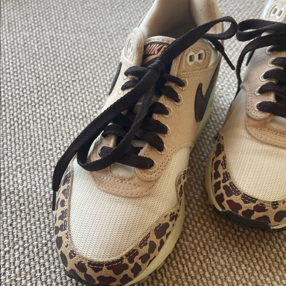 Nike Women’s Air Max 1 87’ Sneaker Beige with Leopard Print and Black Swoosh - Picture 5 of 6